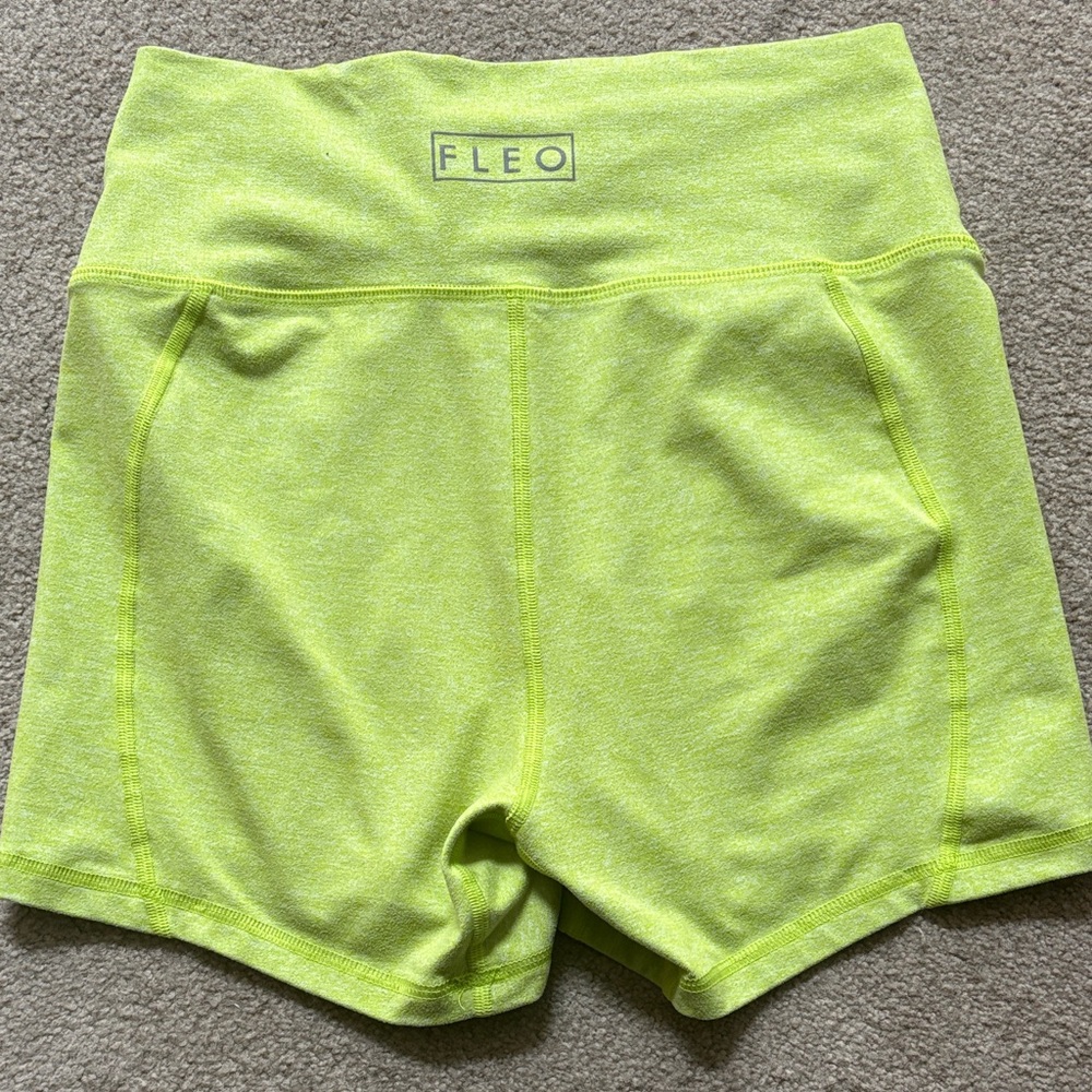 Fleo Shorts size M heathered light green